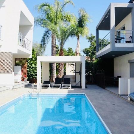 Amazing 2-Bedroom Apartment With Pool!! Лимасол Екстериор снимка