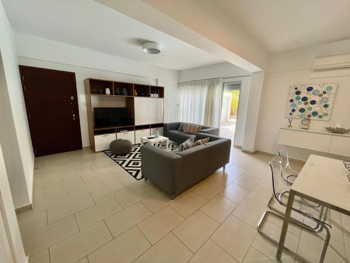 Amazing 2-Bedroom Apartment With Pool!! Лимасол Екстериор снимка